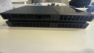 Consola PS4 + 2 Mandos + FIFA 23