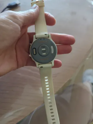 Reloj Garmin Vivoactive 4S Dorado/Blanco