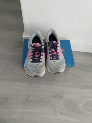 Zapatillas Brooks Adrenaline GTS 22 Gris/Rosa