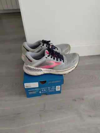 Zapatillas Brooks Adrenaline GTS 22 Gris/Rosa