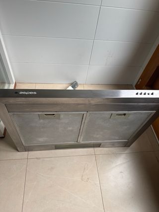 Campana extractora con luz, ASPES usada un año.
