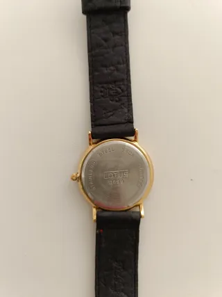 Reloj Lotus Quartz Dorado y correa azul marino