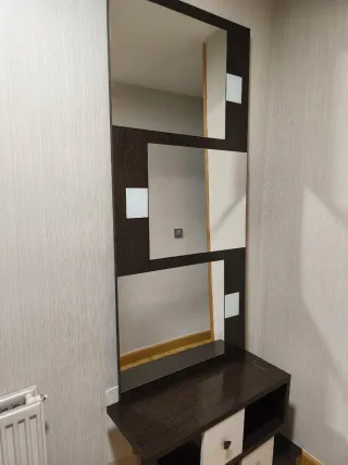 Mueble recibidor con espejo