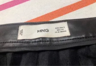 FALDA MANGO PLISADA EFECTO PIEL