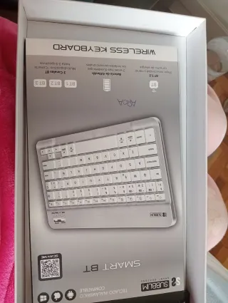 Tablet con caja , teclados raton y protector.