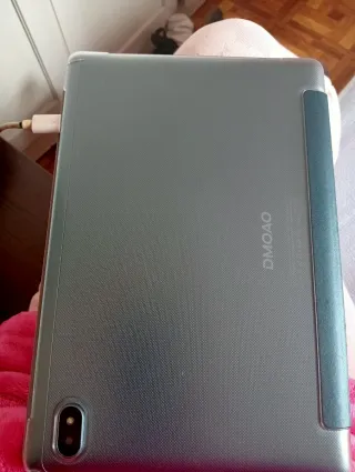 Tablet con caja , teclados raton y protector.