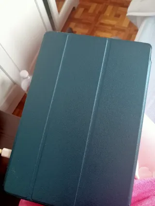 Tablet con caja , teclados raton y protector.