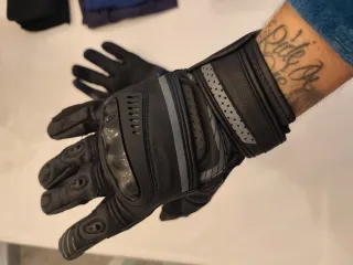 Guantes de moto nuevos de piel a estrenar