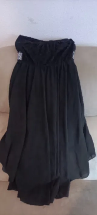 Vestido negro de fiesta sin tirantes