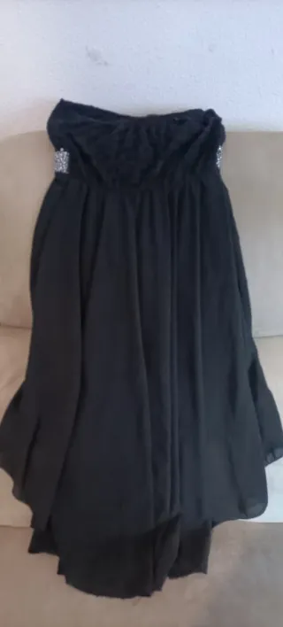 Vestido negro de fiesta sin tirantes