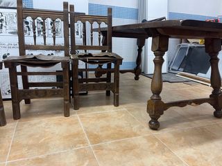 Mesa Castellana y 8 Sillas Madera restaurar.