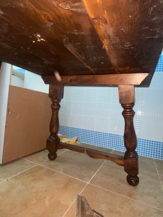 Mesa Castellana y 8 Sillas Madera restaurar.