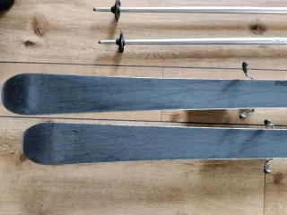 Esquís Rossignol T-Power con bastones