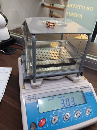 Anillo Oro 18K con Rubíes y circonitas