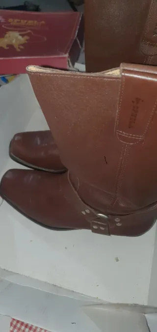 Botas vaqueras marrones