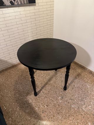 Mesa redonda de madera negra