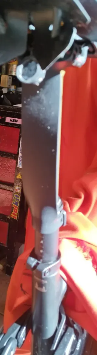 Protector tija telescópica bici