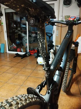 Protector tija telescópica bici