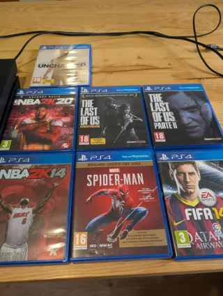 PS4 (PlayStation 4) Negra + 7 Juegos