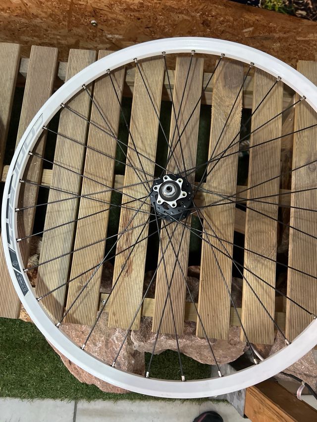 Rueda Delantera MTB 26 Blanca