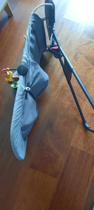 Hamaca Babybjörn con funda y juguete