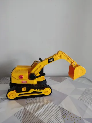 Excavadora de juguete CAT con brazo movil