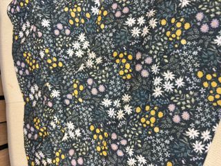 Cuello de flores con lazo mostaza