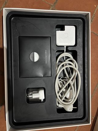 MacBook Air 13 Plata - Con caja y accesorios