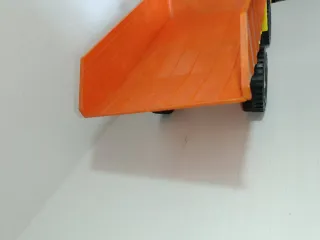 Camion Berliet in plastica con difetti