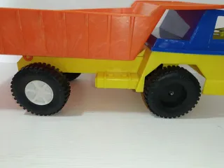 Camion Berliet in plastica con difetti