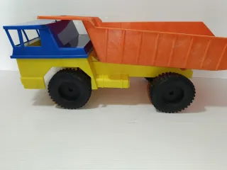 Camion Berliet in plastica con difetti