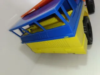 Camion Berliet in plastica con difetti