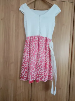 Vestido blanco y rosa con círculos
