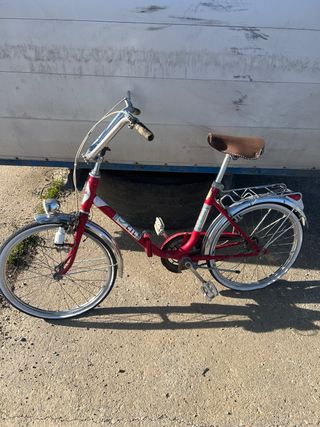 Bicicleta antigua roja