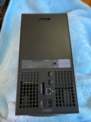 Xbox Series X con pegatinas personalizadas