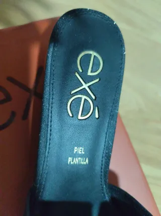 Zapatos de fiesta negros y dorados EXE, una vez .