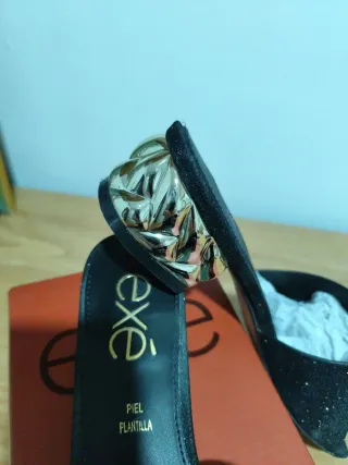 Zapatos de fiesta negros y dorados EXE, una vez .
