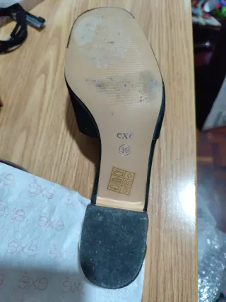Zapatos de fiesta negros y dorados EXE, una vez .
