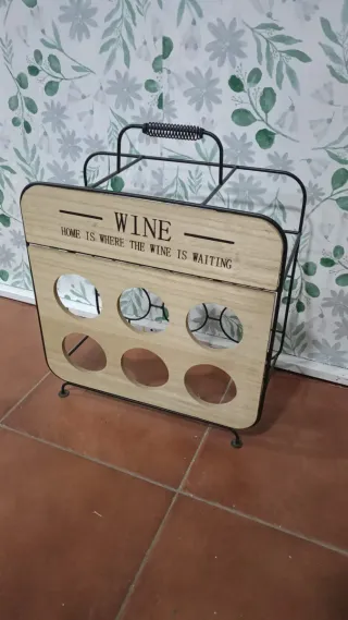 Botellero de madera y metal