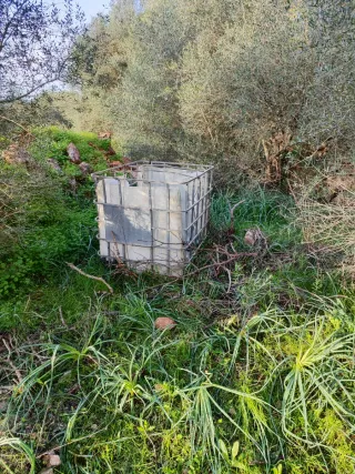 Contenedor metálico con interior de plástico