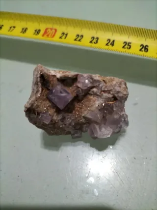 Fluorita mineral púrpura