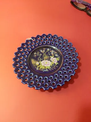 Plato de cerámica chino con pavos reales