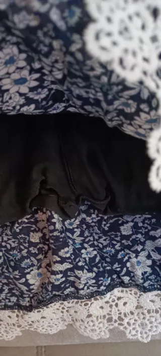 Falda pantalón floral con encaje