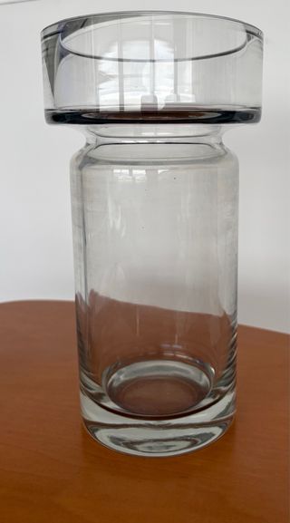 Jarrón cilíndrico de vidrio