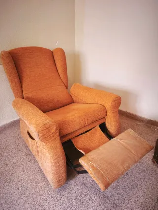 Sillón y mesa de centro madera y cristal