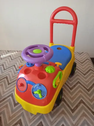 Correpasillos infantil con volante y empujador