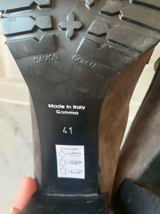 Scarpe in pelle scamosciata con tacco