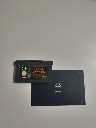 Game Boy Advance SP roja + Piratas del Caribe + Cargador