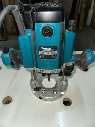 Fresadora Makita RP2303FC