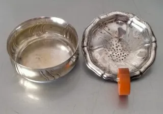 Antico colino da tè